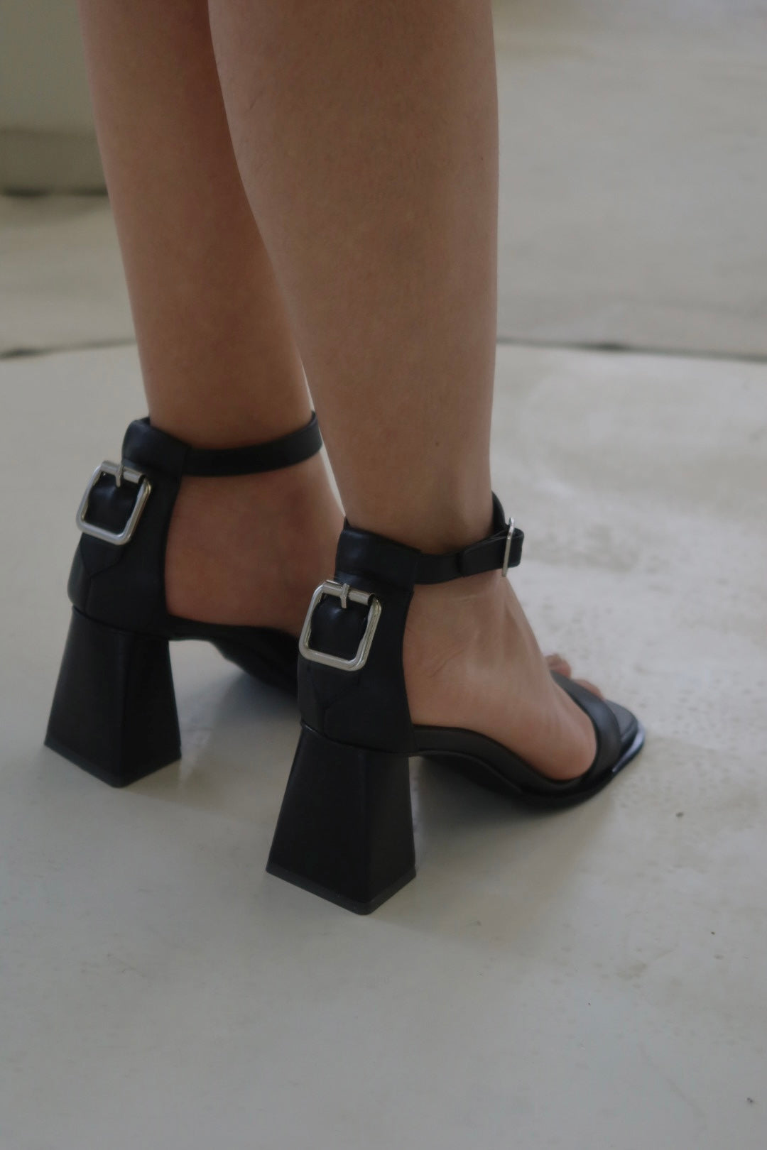 SANDALIAS ALMENDRA - NEGRO